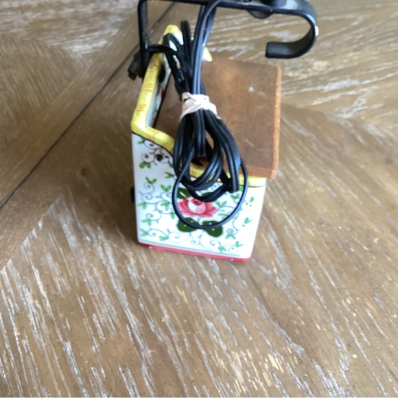 Lamp Made from Ceramic Salt Box - Picture 4 of 8